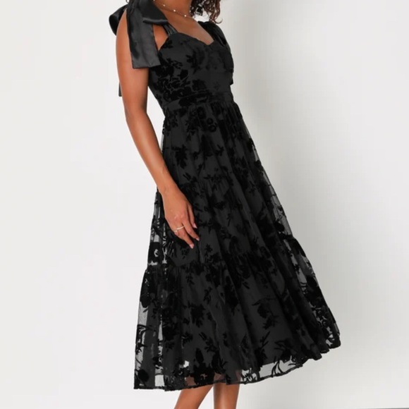 Sweet Essence Black Floral Burnout Velvet Tie-Strap Midi Dress Size Small - Picture 3 of 9